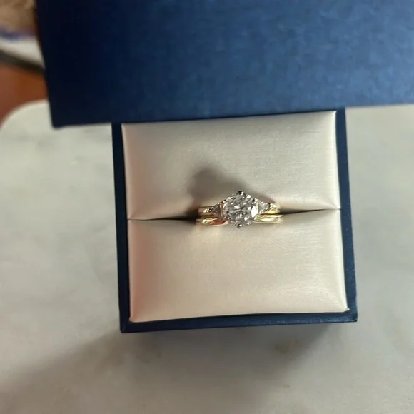 COPY - Engagement/wedding ring size 5 - Picture 6 of 7